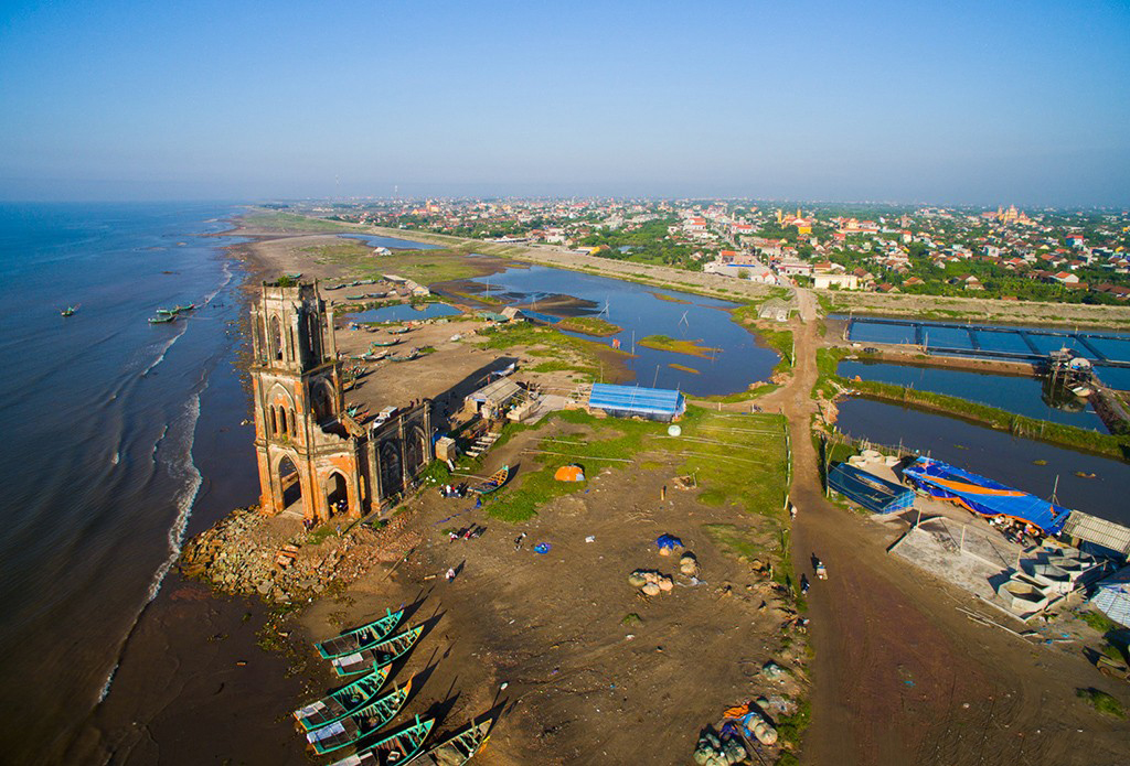 Bình minh trên nhà thờ đổ Nam Định