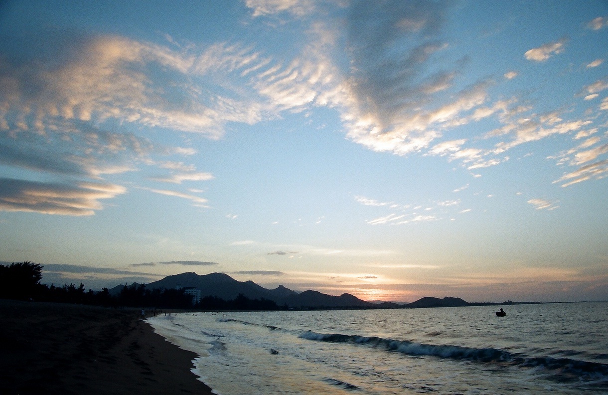 bình minh trên bãi biển Ninh Chữ